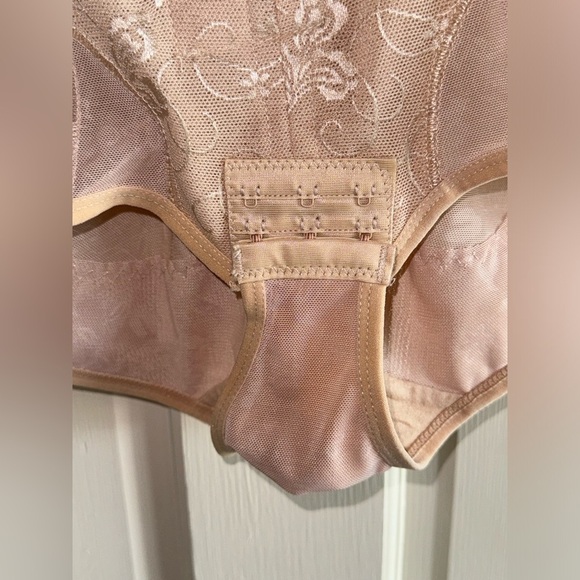 Re Define Shaping Bodysuit Nude Size Medium - Picture 3 of 4